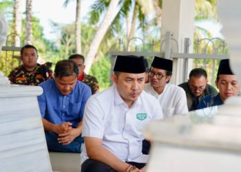 Sekretaris Jenderal Pimpinan Pusat Gerakan Pemuda Ansor (Sekjend PP GP Ansor), H. A. Rifqi Al-Mubarok atau yang akrab disapa Gus Rifqi, melakukan ziarah ke makam para leluhur dan tokoh besar di Banyumas pada Rabu (23/4). istimewa/peradaban.id