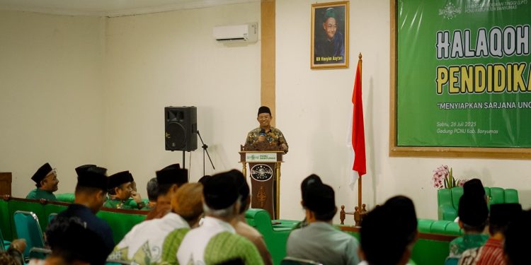 Ketua LPT NU Banyumas, Prof. Dr. Fauzi, M.Ag saat memberi sambutan dalam Halaqoh Pendidikan di Aula Al A'la, Lantai II Gedung PCNU Banyumas.