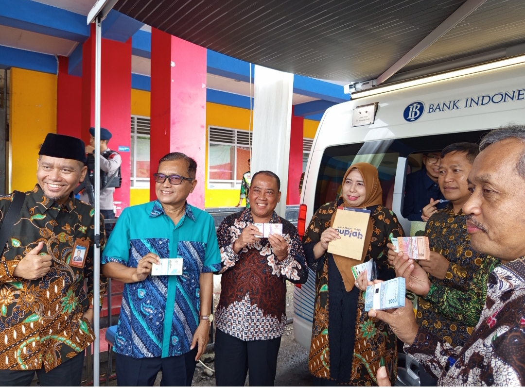 IMG 20250830 145021 PURWOKERTO – Semarak Festival Ekonomi Syariah Eks Keresidenan Banyumas atau Selaras 2025 resmi dibuka pada Sabtu 30 Agustus 2025 di GOR Satria Purwokerto oleh Kepala Perwakilan Bank Indonesia Purwokerto, Christovenny.