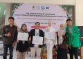 Kapus Moderasi Beragama dan Pancasila, Turhamun (tengah) berfoto bersama nara sumber dan panitia usai kegiatan. (suarabanyumas.co.id/istimewa)
