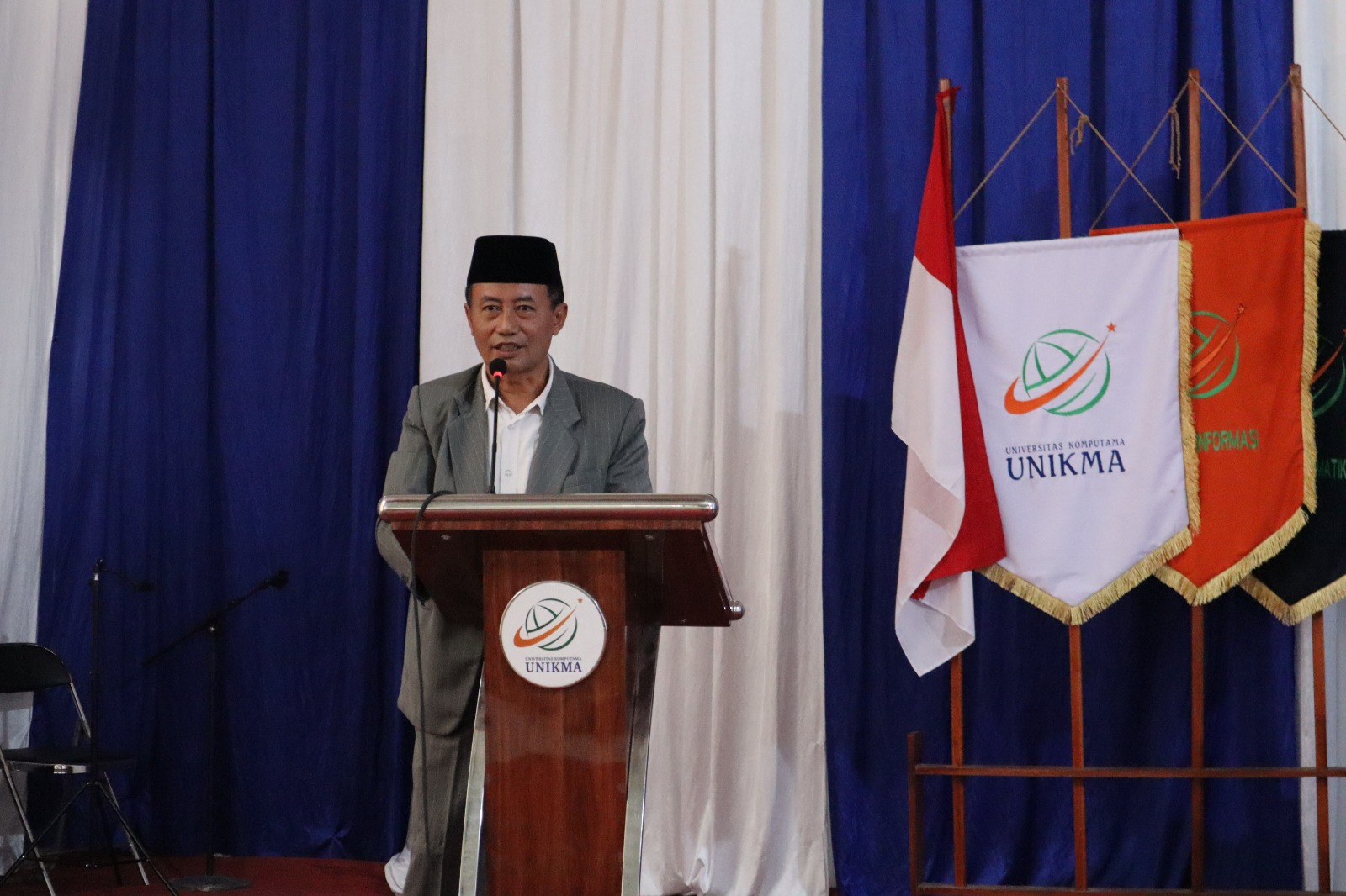 IMG 20251210 WA0359 CILACAP - Universitas Komputama (UNIKMA) menggelar Wisuda ke-IV sekaligus menjadi penegasan komitmen kampus untuk memperluas akses pendidikan tinggi untuk masyarakat. UNIKMA menyediakan ratusan beasiswa orang pada penerimaan mahasiswa baru angkatan 2026-2027.
