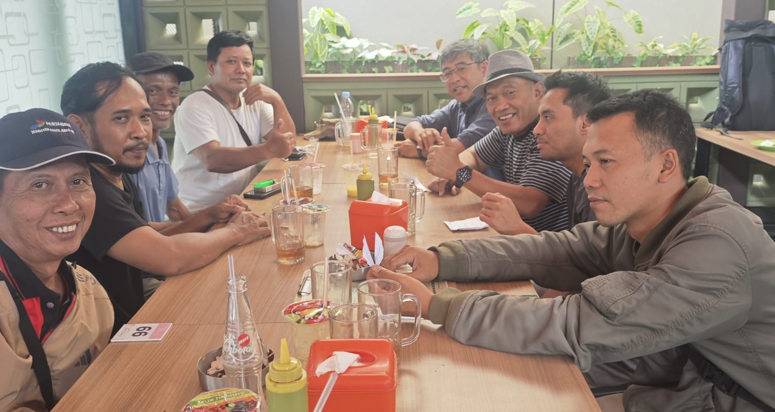 IMG 20251218 WA0307 CILACAP - Pimpinan Paguyuban Perusahaan Alih Daya (PAD) Cilacap lakukan negosiasi menyusul aksi enam pekerja yang melakukan _longmarch_ atau jalan kaki dari Cilacap, Jawa Tengah menuju Jakarta. Enam pekerja itu berasal dari tiga perusahaan berbeda, yakni 3 orang dari PT Yakespena, sementara tiga lainnya masing-masing dari PT Petra Jaya, PT Adi Puspa Nugraha dan PT Dokku Jakom.