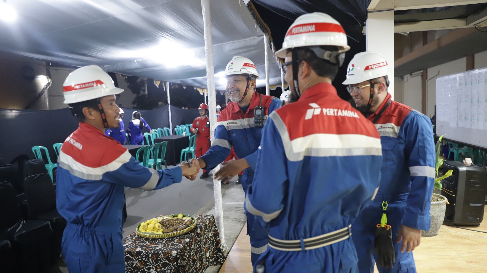 IMG 20260101 WA0234 Kegiatan ini menjadi ruang refleksi bersama manajemen dan perwira Kilang Cilacap atas perjalanan perusahaan sepanjang 2025, sekaligus momentum memperkuat nilai spiritual, kebersamaan, dan kepedulian sosial.