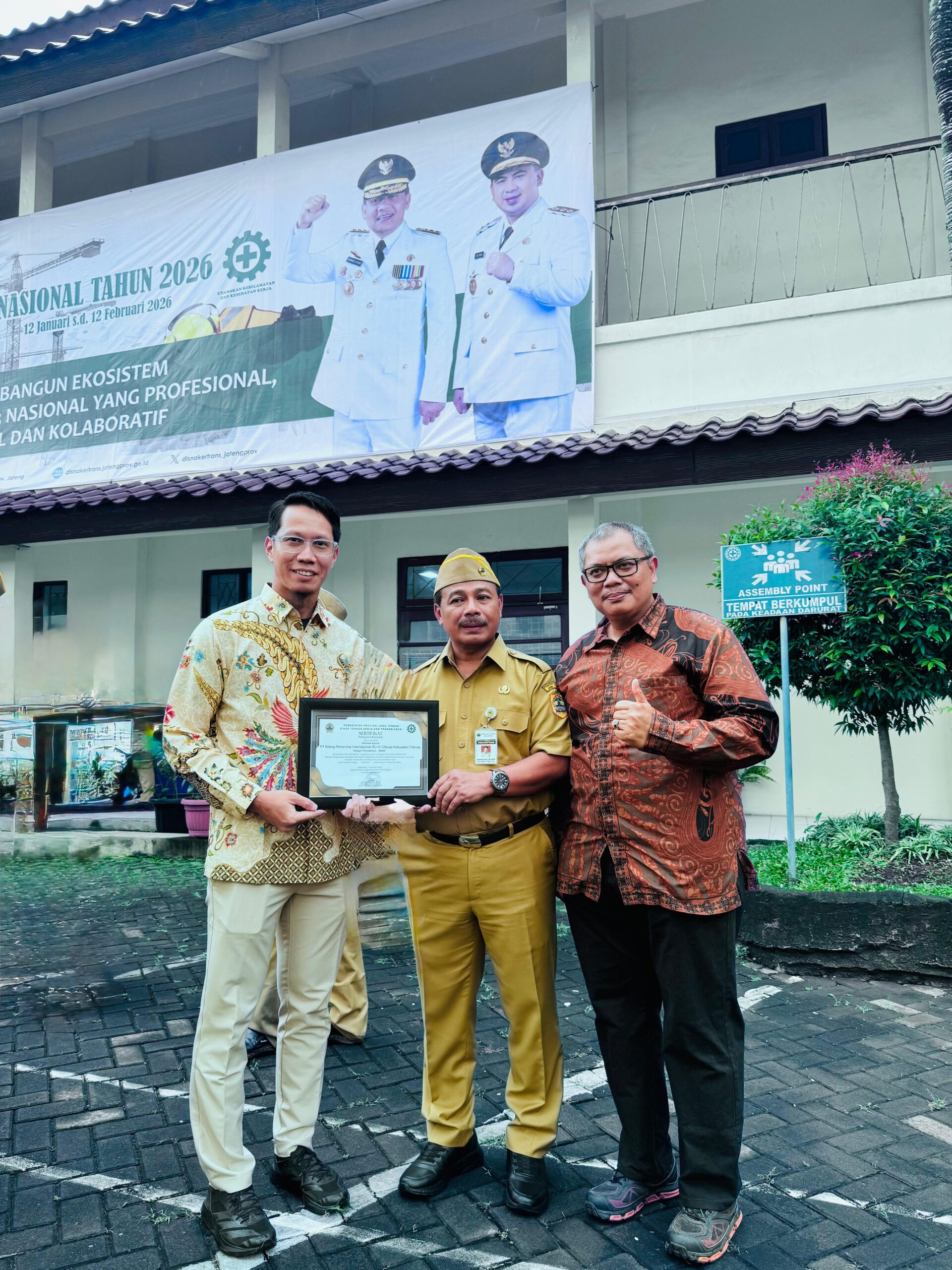 IMG 20260119 WA0179 scaled SEMARANG – Kilang Pertamina Internasional (KPI) RU IV Cilacap menorehkan prestasi membanggakan dengan meraih penghargaan 144 juta jam kerja aman tanpa kecelakaan kerja dari Pemerintah Provinsi Jawa Tengah.