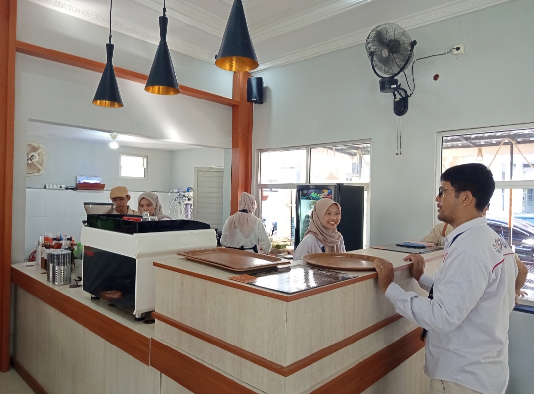 IMG 20260210 110431 PURWOKERTO – Fakultas Peternakan Universitas Jenderal Soedirman (Unsoed) Purwokerto resmi melaunching Kandang Kopi Fakultas Peternakan Unsoed, Selasa, 10 Februari 2026. Kandang Kopi merupakan program kolaborasi antara dunia akademik dan industri bersama Pringsewu Restoran Grup, yang dirancang sebagai sarana pembelajaran berbasis praktik kewirausahaan bagi mahasiswa.